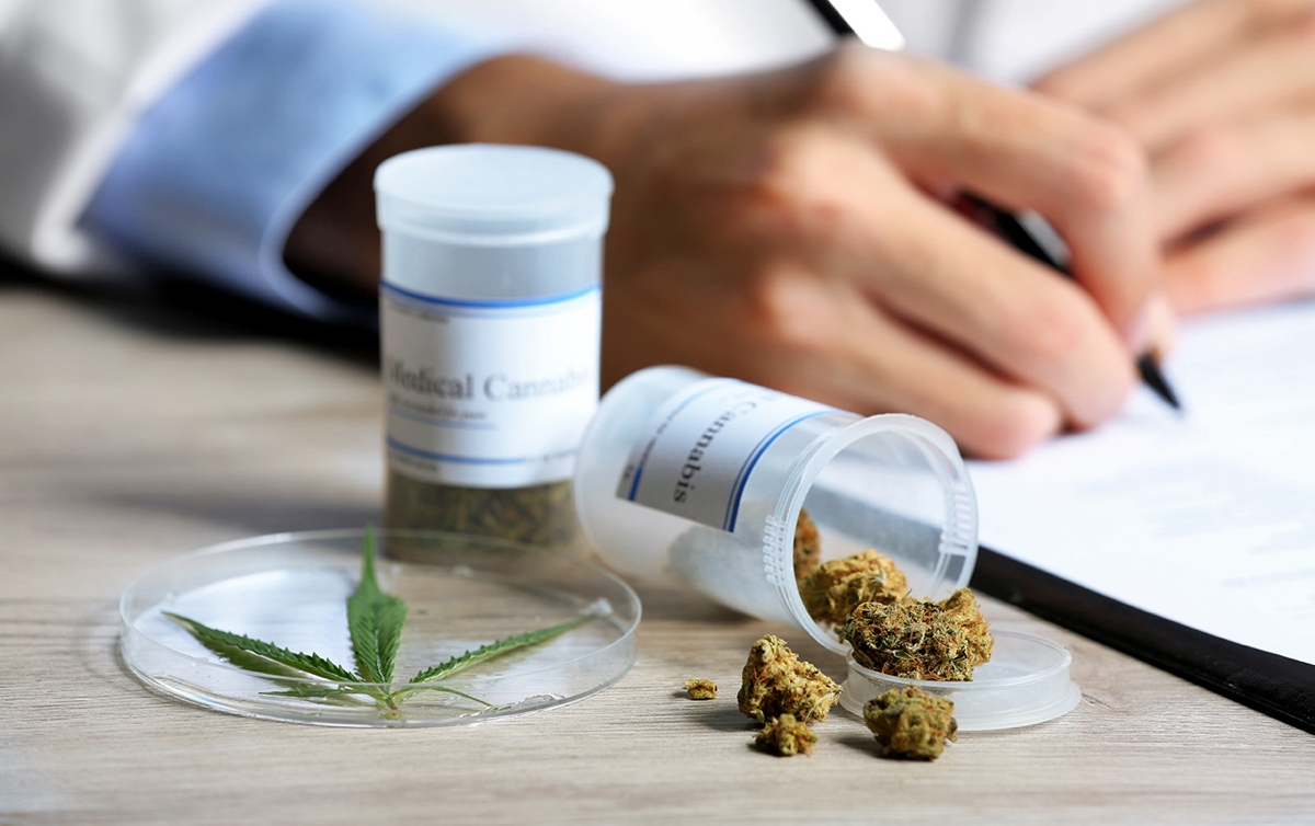 AdobeStock_92196462_medizinisches_Cannabis_Web